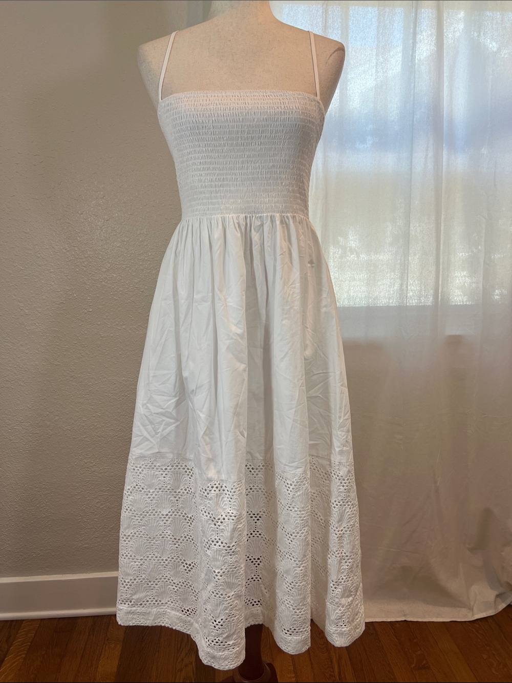 Hyacinth House White Smocked Seashell Embroidery Harbor Dress. Size S. NWOT